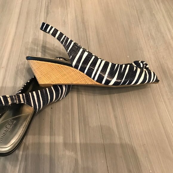 Nine West Ladies Dark Blue And White Striped Shoes Size 8 - Picture 5 of 5